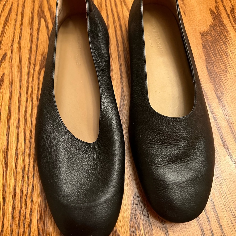 Everlane black leather flats, size 8.